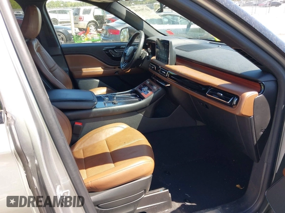 2022 Lincoln Aviator Reserve z VIN 5LM5J7WC8NGL12197, wystawiony jako IAAI lot #41791410 z przebiegiem 68 201 mil mil oraz . Historia ofert i sprzedaży dostępna na DreamBid. Obrazek 5.