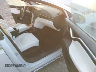 2017 Tesla Model X 90D z VIN 5YJXCBE20HF050017, wystawiony jako IAAI lot #41145641 z przebiegiem Nie podano mil oraz . Historia ofert i sprzedaży dostępna na DreamBid. Obrazek 5.