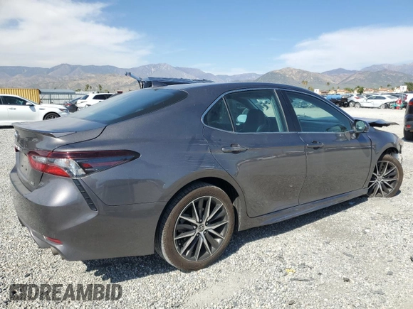 2022 Toyota Camry SE with VIN 4T1G11AK4NU684242, listed as a Copart auction lot 52461515 with 53,933 mi miles and Salvage Title. Bid and sale history available at DreamBid. Image 3.