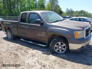 2007 GMC Sierra 1500 SLE1 with VIN 2GTEC19J671625161, listed as a IAAI auction lot 41997224 with 271,503 mi miles. Bid and sale history available at carsss.com. Image 1.