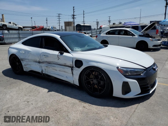 2022 Audi e-tron GT Prestige z VIN WAUEJBFW8N7001600, wystawiony jako Copart lot #60571595 z przebiegiem 26 399 mil mil oraz Szkoda całkowita • Salvage title. Historia ofert i sprzedaży dostępna na DreamBid. Obrazek 4.