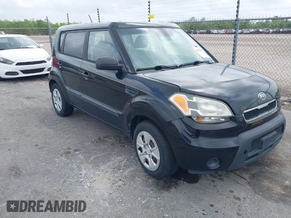 2011 Kia Soul with VIN KNDJT2A17B7218011, listed as a IAAI auction lot 41924267 with 137,282 mi miles. Bid and sale history available at carsss.com. Image 1.