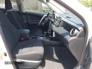 2018 Toyota RAV4 XLE с VIN JTMWFREV2JJ209236, выставлен на аукционе IAAI как лот 42290661 с пробегом 55 910 миль миль и . История ставок и продаж доступна на DreamBid. Изображение 5.