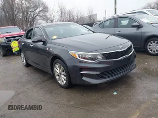 2017 Kia Optima LX z VIN 5XXGT4L38HG139029, wystawiony jako IAAI lot #41170780 z przebiegiem 131 201 mil mil oraz . Historia ofert i sprzedaży dostępna na DreamBid. Obrazek 1.