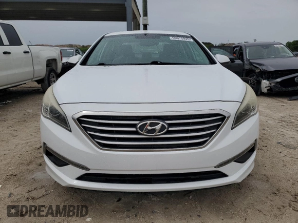 2015 Hyundai Sonata SE z VIN 5NPE24AF2FH232783, wystawiony jako Copart lot #59675925 z przebiegiem 100 748 mil mil oraz Czysty tytuł • Clean title. Historia ofert i sprzedaży dostępna na DreamBid. Obrazek 5.
