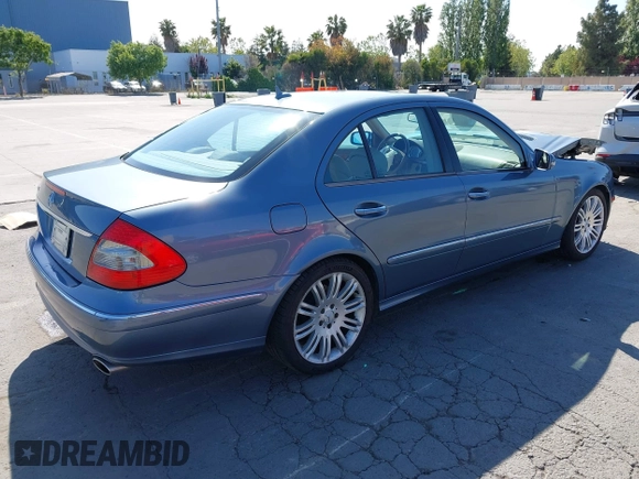 2007 Mercedes-Benz E 350 z VIN WDBUF56X57B124408, wystawiony jako IAAI lot #42185213 z przebiegiem 93 149 mil mil oraz . Historia ofert i sprzedaży dostępna na DreamBid. Obrazek 4.
