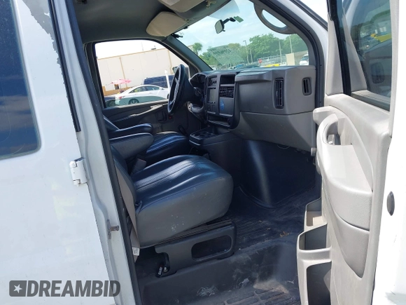 2007 Chevrolet Express Cargo Van with VIN 1GCGG25V171126172, listed as a IAAI auction lot 42096559 with 284,797 mi miles. Bid and sale history available at carsss.com. Image 5.