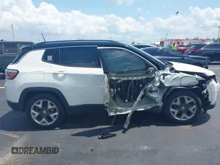 2019 Jeep Compass Limited with VIN 3C4NJCCBXKT725774, listed as a IAAI auction lot 42347887 with 43,472 mi miles and . Bid and sale history available at DreamBid. Image 13.