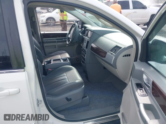2010 Chrysler Town & Country Touring with VIN 2A4RR5D19AR188015, listed as a IAAI auction lot 41997283 with 172,877 mi miles. Bid and sale history available at carsss.com. Image 5.