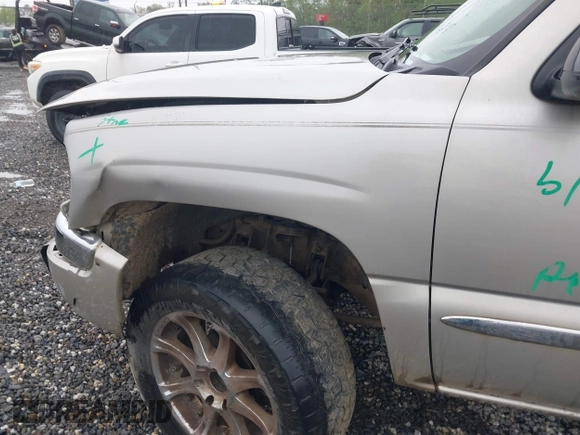 2004 GMC Sierra 1500 SLT with VIN 2GTEK19T841211511, listed as a IAAI auction lot 42099492 with 154,023 mi miles. Bid and sale history available at carsss.com. Image 15.