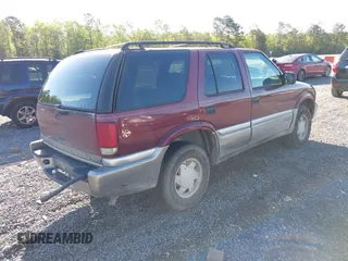 2000 GMC Jimmy SL with VIN 1GKCS13W1Y2157134, listed as a IAAI auction lot 41981434 with 240,248 mi miles. Bid and sale history available at carsss.com. Image 4.