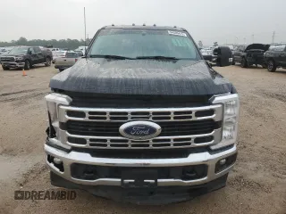 2024 Ford F-350 XL with VIN 1FT8W3DT4RED83562, listed as a Copart auction lot 54500415 with 32,691 mi miles and Salvage Title. Bid and sale history available at DreamBid. Image 5.