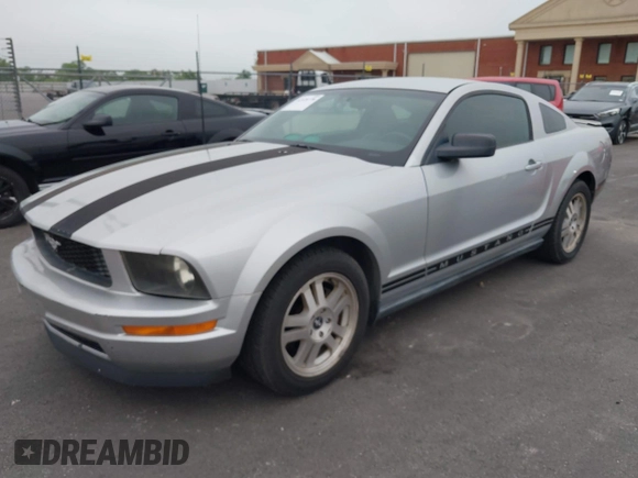 2007 Ford Mustang Deluxe with VIN 1ZVFT80N275331507, listed as a IAAI auction lot 42120778 with 117,021 mi miles. Bid and sale history available at carsss.com. Image 2.