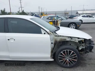 2014 Volkswagen Jetta SE с VIN 3VWD17AJ5EM390433, выставлен на аукционе IAAI как лот 42432308 с пробегом 257 086 миль миль и . История ставок и продаж доступна на DreamBid. Изображение 13.