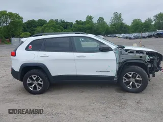 2014 Jeep Cherokee Trailhawk z VIN 1C4PJMBS4EW210719, wystawiony jako IAAI lot #42461733 z przebiegiem 134 096 mil mil oraz . Historia ofert i sprzedaży dostępna na DreamBid. Obrazek 13.