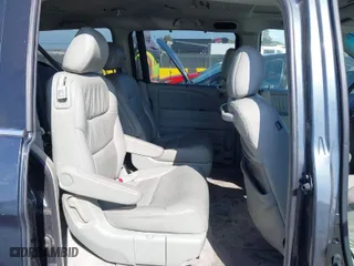 2006 Honda Odyssey EX-L with VIN 5FNRL38706B081643, listed as a IAAI auction lot 42064699 with 204,918 mi miles. Bid and sale history available at carsss.com. Image 8.