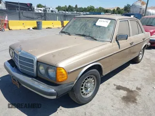 1981 Mercedes-Benz 300 D z VIN WDBAB30A9BB219442, wystawiony jako IAAI lot #42476756 z przebiegiem 274 561 mil mil oraz . Historia ofert i sprzedaży dostępna na DreamBid. Obrazek 2.