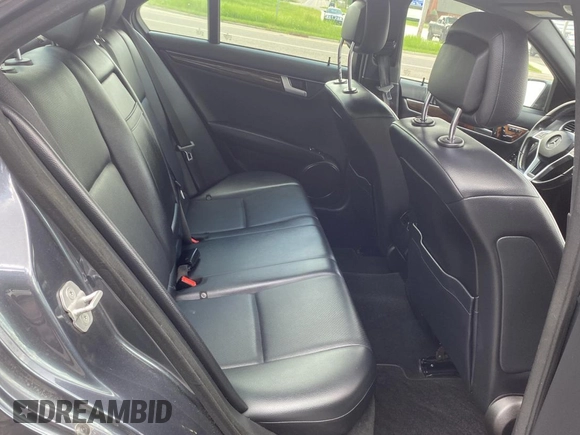 2013 Mercedes-Benz C 250 Sport с VIN WDDGF4HB2DR246422, выставлен на аукционе Copart как лот 65942685 с пробегом 118 019 миль миль и Чистый • Clean title. История ставок и продаж доступна на DreamBid. Изображение 6.