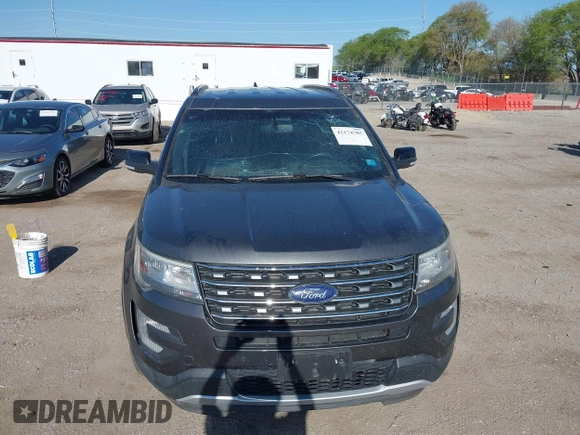 2017 Ford Explorer XLT z VIN 1FM5K8D89HGA43961, wystawiony jako IAAI lot #42174785 z przebiegiem 104 435 mil mil oraz . Historia ofert i sprzedaży dostępna na DreamBid. Obrazek 6.