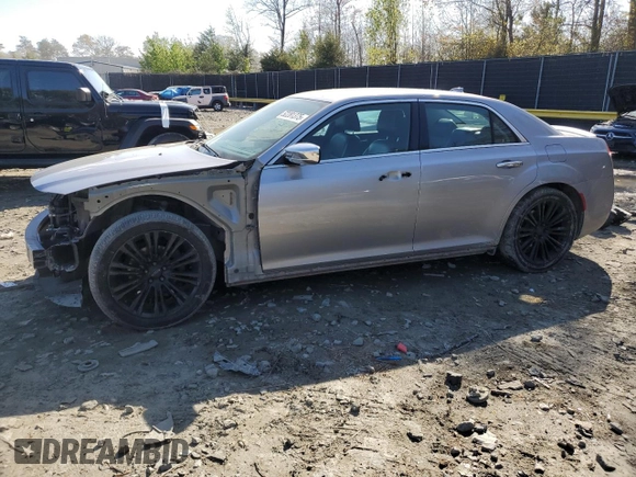 2015 Chrysler 300 Limited z VIN 2C3CCAAG7FH779797, wystawiony jako Copart lot #52281375 z przebiegiem 140 141 mil mil oraz Szkoda całkowita • Salvage title. Historia ofert i sprzedaży dostępna na DreamBid. Obrazek 1.