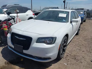 2019 Chrysler 300 S z VIN 2C3CCABG2KH604978, wystawiony jako IAAI lot #42057351 z przebiegiem 69 986 mil mil oraz . Historia ofert i sprzedaży dostępna na DreamBid. Obrazek 2.
