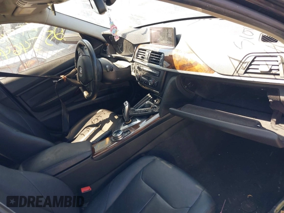 2015 BMW 3 Series 328i xDrive z VIN WBA3B5G52FNS14339, wystawiony jako IAAI lot #42218733 z przebiegiem Nie podano mil oraz . Historia ofert i sprzedaży dostępna na DreamBid. Obrazek 5.