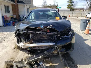 2022 BMW M5 z VIN WBS83CH01NCH75182, wystawiony jako Copart lot #46284903 z przebiegiem Nie podano mil oraz . Historia ofert i sprzedaży dostępna na DreamBid. Obrazek 5.