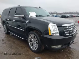 2007 Cadillac Escalade ESV with VIN 1GYFK66867R360118, listed as a IAAI auction lot 41117359 with 203,228 mi miles. Bid and sale history available at carsss.com. Image 1.