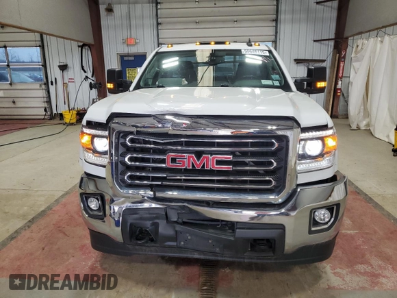 2018 GMC Sierra 2500HD SLE z VIN 1GT22SEG0JZ239825, wystawiony jako Copart lot #50648115 z przebiegiem 77 851 mil mil oraz Szkoda całkowita • Salvage title. Historia ofert i sprzedaży dostępna na DreamBid. Obrazek 5.