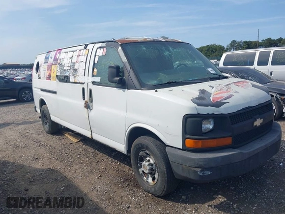 2005 Chevrolet Express Cargo Van with VIN 1GCGG29VX51200468, listed as a IAAI auction lot 40363424 with 999,999 mi miles. Bid and sale history available at carsss.com. Image 1.