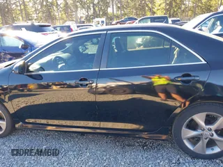 2014 Toyota Camry L with VIN 4T1BF1FK0EU732209, listed as a IAAI auction lot 40424721 with 200,271 mi miles. Bid and sale history available at carsss.com. Image 15.