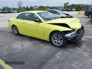 2013 BMW 3 Series 328i z VIN WBADW7C58DE731782, wystawiony jako IAAI lot #42234774 z przebiegiem 126 967 mil mil oraz . Historia ofert i sprzedaży dostępna na DreamBid. Obrazek 1.