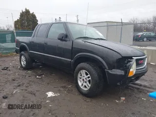 2003 GMC Sonoma SLS with VIN 1GTDT13X63K182058, listed as a IAAI auction lot 41455779 with 186,503 mi miles. Bid and sale history available at carsss.com. Image 1.
