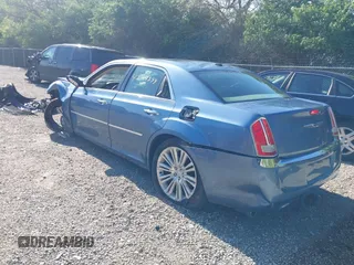 2011 Chrysler 300 C z VIN 2C3CA6CT1BH580137, wystawiony jako IAAI lot #42144399 z przebiegiem 133 082 mil mil oraz . Historia ofert i sprzedaży dostępna na DreamBid. Obrazek 3.
