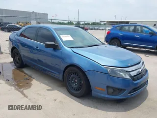 2010 Ford Fusion SE z VIN 3FAHP0HAXAR388275, wystawiony jako IAAI lot #42286927 z przebiegiem 174 048 mil mil oraz . Historia ofert i sprzedaży dostępna na DreamBid. Obrazek 1.
