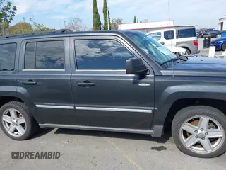 2010 Jeep Patriot Latitude z VIN 1J4NT1GA5AD676661, wystawiony jako IAAI lot #41602103 z przebiegiem 144 915 mil mil oraz . Historia ofert i sprzedaży dostępna na DreamBid. Obrazek 13.
