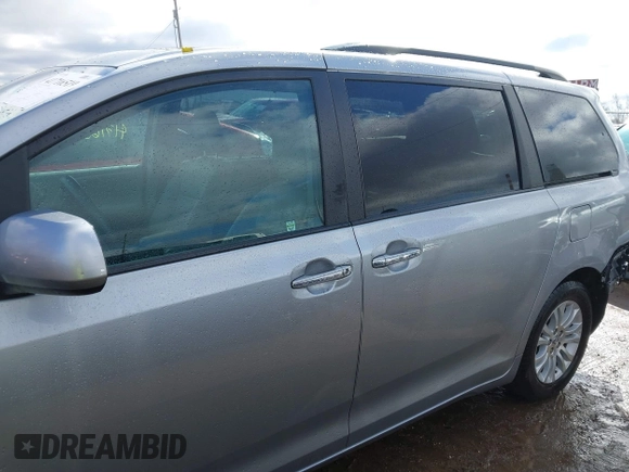 2017 Toyota Sienna XLE Auto Access Seat with VIN 5TDYZ3DC9HS850264, listed as a IAAI auction lot 41716519 with 95,454 mi miles and . Bid and sale history available at DreamBid. Image 15.
