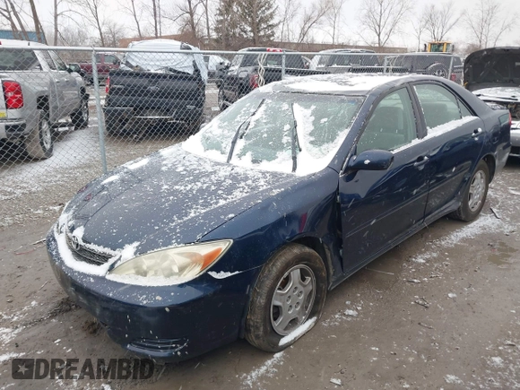 2003 Toyota Camry LE z VIN 4T1BF32K73U055352, wystawiony jako IAAI lot #38989713 z przebiegiem 155 688 mil mil oraz . Historia ofert i sprzedaży dostępna na DreamBid. Obrazek 2.
