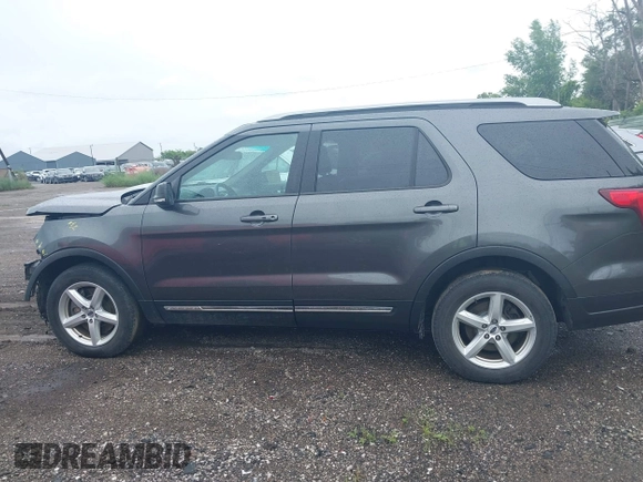 2019 Ford Explorer XLT z VIN 1FM5K7D89KGA50572, wystawiony jako IAAI lot #42551992 z przebiegiem 73 532 mil mil oraz . Historia ofert i sprzedaży dostępna na DreamBid. Obrazek 14.