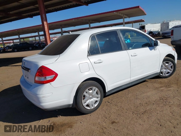 2010 Nissan Versa S z VIN 3N1BC1AP9AL410658, wystawiony jako IAAI lot #42236702 z przebiegiem 199 287 mil mil oraz . Historia ofert i sprzedaży dostępna na DreamBid. Obrazek 4.