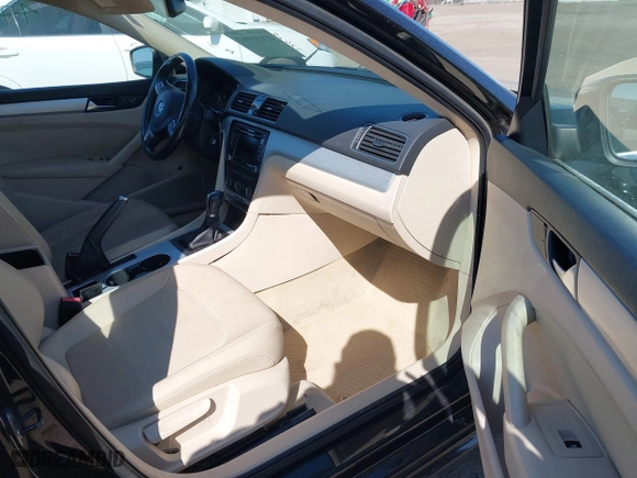 2013 Volkswagen Passat SE w/Sunroof with VIN 1VWBH7A36DC020984, listed as a IAAI auction lot 41883902 with 169,916 mi miles. Bid and sale history available at carsss.com. Image 5.