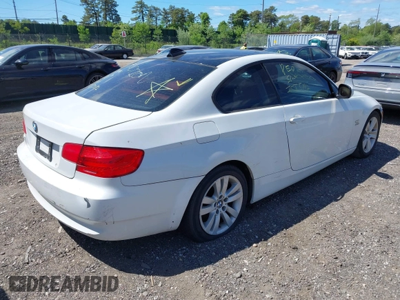 2011 BMW 3 Series 328i xDrive with VIN WBAKF5C5XBE586463, listed as a IAAI auction lot 42305431 with Not provided miles and . Bid and sale history available at DreamBid. Image 4.