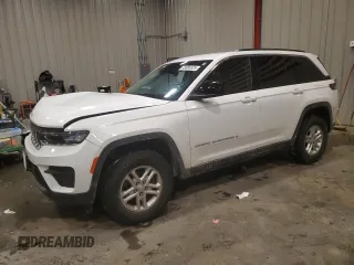 2023 Jeep Grand Cherokee Laredo z VIN 1C4RJHAG9PC562664, wystawiony jako Copart lot #45884525 z przebiegiem 29 816 mil mil oraz Szkody całkowita. Historia ofert i sprzedaży dostępna na DreamBid. Obrazek 1.