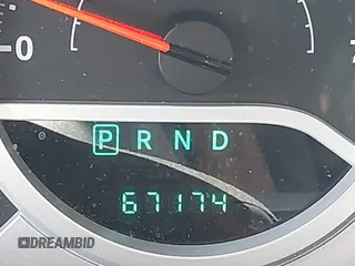 2010 Jeep Wrangler Sahara z VIN 1J4GA5D16AL227053, wystawiony jako IAAI lot #42219421 z przebiegiem 67 174 mil mil oraz . Historia ofert i sprzedaży dostępna na DreamBid. Obrazek 7.
