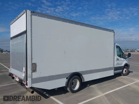 2016 Ford Transit z VIN 1FDBF9ZMXGKA85344, wystawiony jako IAAI lot #41567414 z przebiegiem 148 049 mil mil oraz . Historia ofert i sprzedaży dostępna na DreamBid. Obrazek 4.
