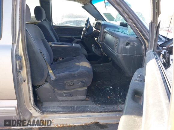 2000 Chevrolet Silverado 1500 LS with VIN 2GCEK19T6Y1352454, listed as a IAAI auction lot 41464394 with 207,109 mi miles. Bid and sale history available at carsss.com. Image 5.