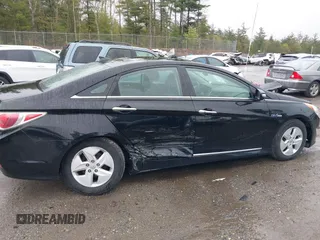 2012 Hyundai Sonata Hybrid z VIN KMHEC4A40CA031572, wystawiony jako IAAI lot #42161534 z przebiegiem 67 663 mil mil oraz . Historia ofert i sprzedaży dostępna na DreamBid. Obrazek 6.
