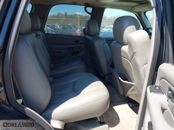 2005 Chevrolet Tahoe Z71 with VIN 1GNEK13Z35R226575, listed as a IAAI auction lot 41991713 with 152,038 mi miles. Bid and sale history available at carsss.com. Image 8.