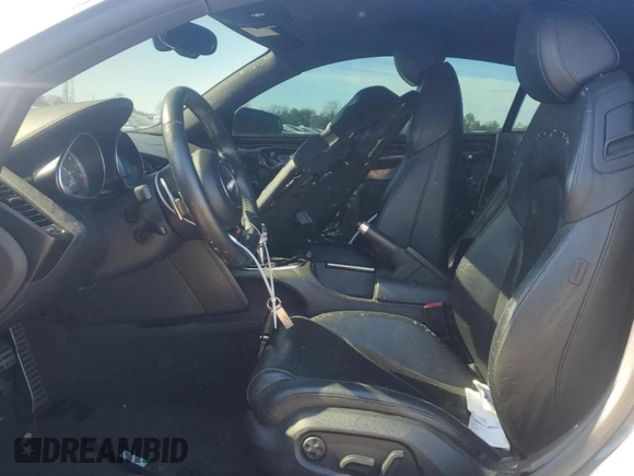 2014 Audi R8 z VIN WUAAUAFG0EN000936, wystawiony jako Copart lot #46513185 z przebiegiem Nie podano mil oraz Szkoda całkowita • Salvage title. Historia ofert i sprzedaży dostępna na DreamBid. Obrazek 7.