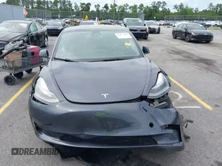2023 Tesla Model 3 z VIN 5YJ3E1EA1PF449575, wystawiony jako IAAI lot #42457119 z przebiegiem 51 084 mil mil oraz . Historia ofert i sprzedaży dostępna na DreamBid. Obrazek 12.